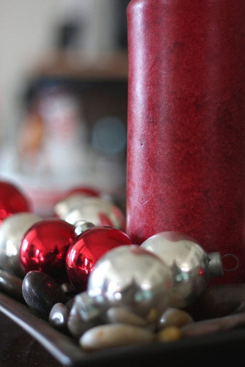 centro-de-mesa-navidad-velas-bolas