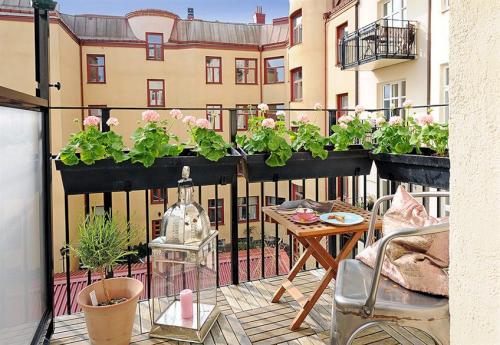  mencionaremos cuatro simples ideas para renovar terrazas y balcones