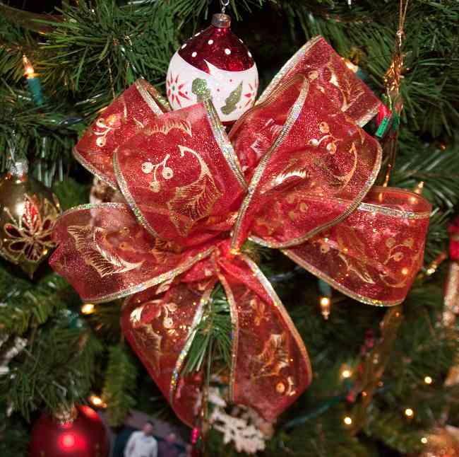 tips-decoracion-navidad-lazos-decorar-arbol-navidad-1