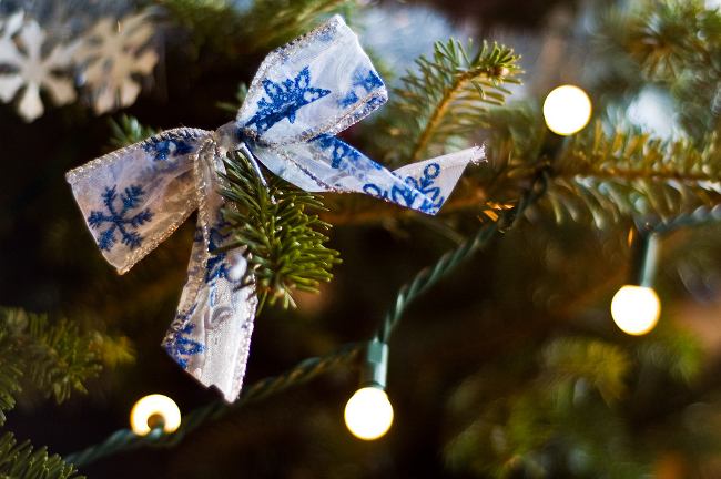 tips-decoracion-navidad-lazos-decorar-arbol-navidad-5