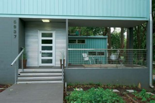 fachada azul casa contenedor